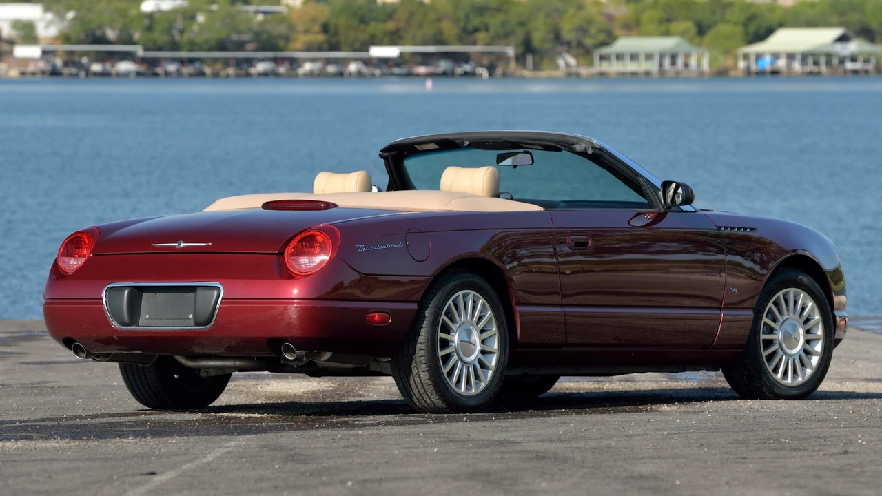 2004 Ford Thunderbird 11th Gen - Image 3 of 31