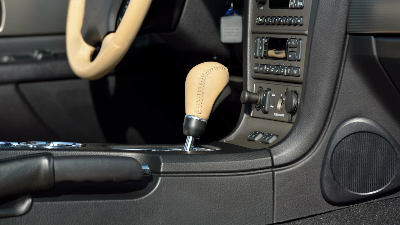 2004 Ford Thunderbird 11th Gen - Image 9 of 31