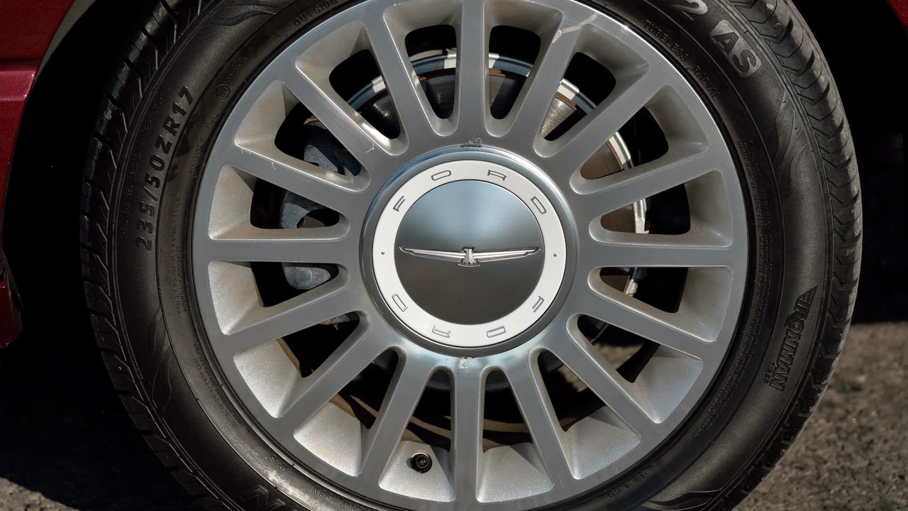 2004 Ford Thunderbird 11th Gen - Image 15 of 31