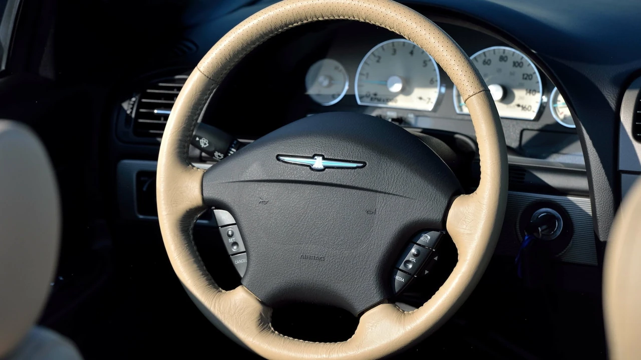 2004 Ford Thunderbird 11th Gen - Image 18 of 31