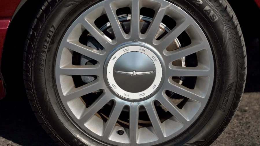 2004 Ford Thunderbird 11th Gen - Image 15 of 31