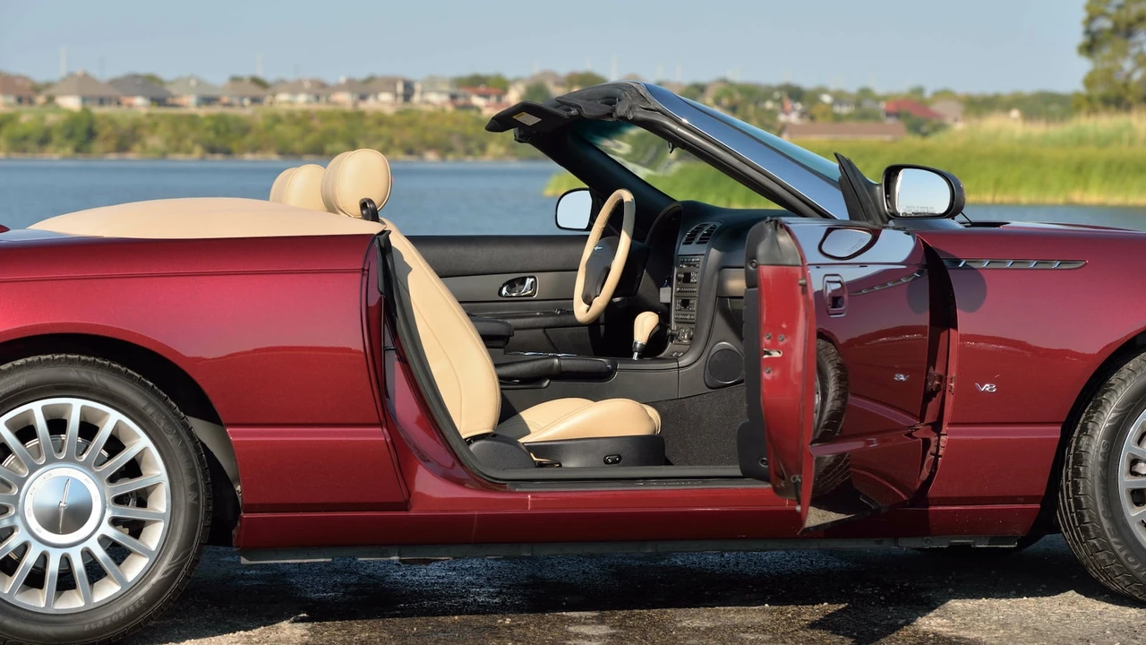 2004 Ford Thunderbird 11th Gen - Image 31 of 31
