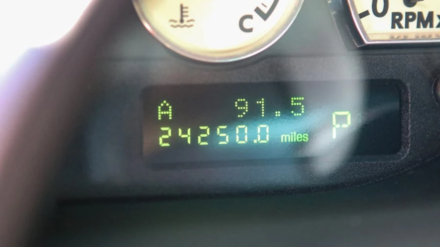 2004 Ford Thunderbird 11th Gen - Image 19 of 22
