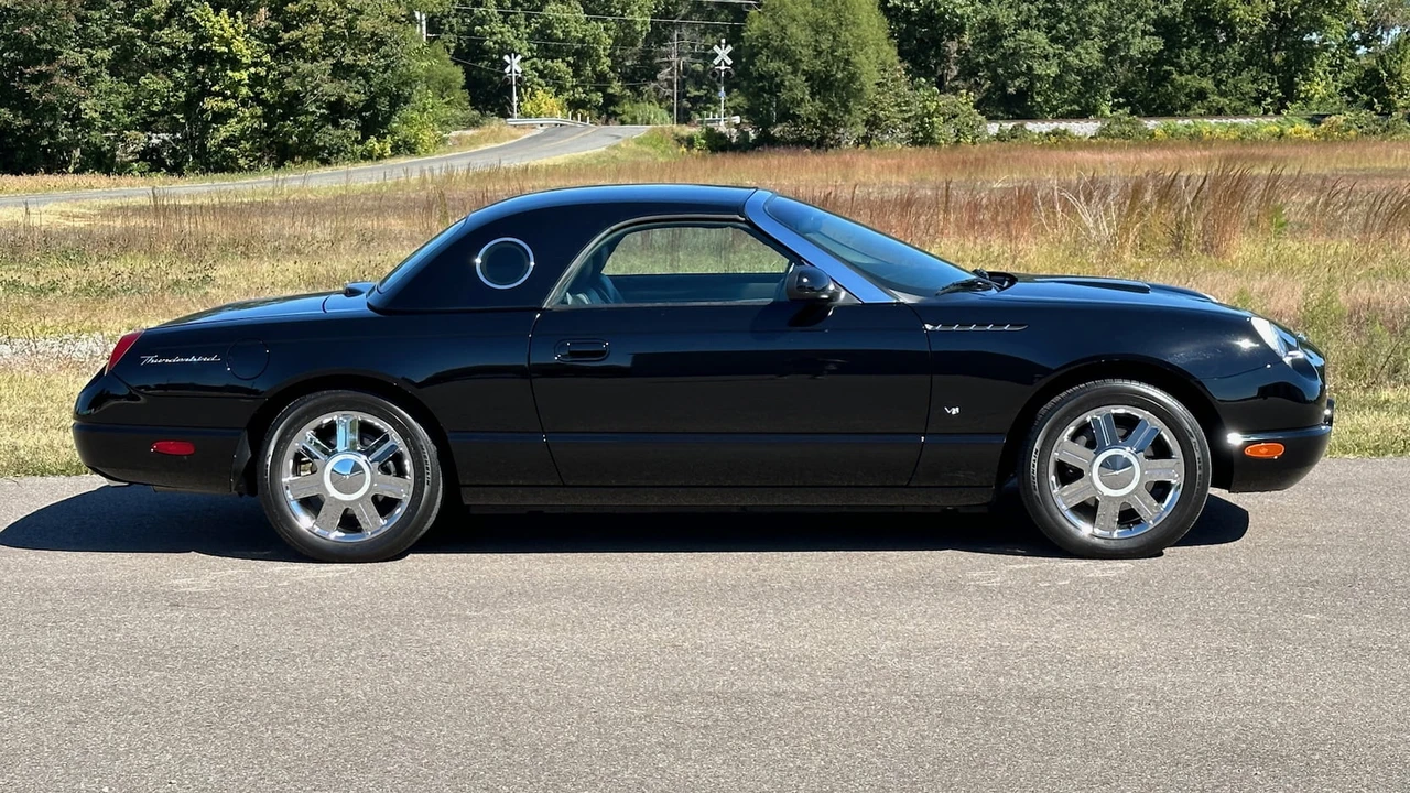 2004 Ford Thunderbird 11th Gen - Image 2 of 9