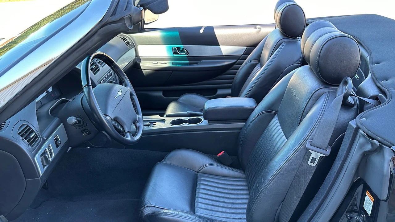 2004 Ford Thunderbird 11th Gen - Image 5 of 9