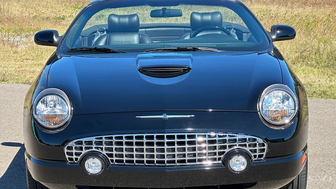 2004 Ford Thunderbird 11th Gen - Image 6 of 9
