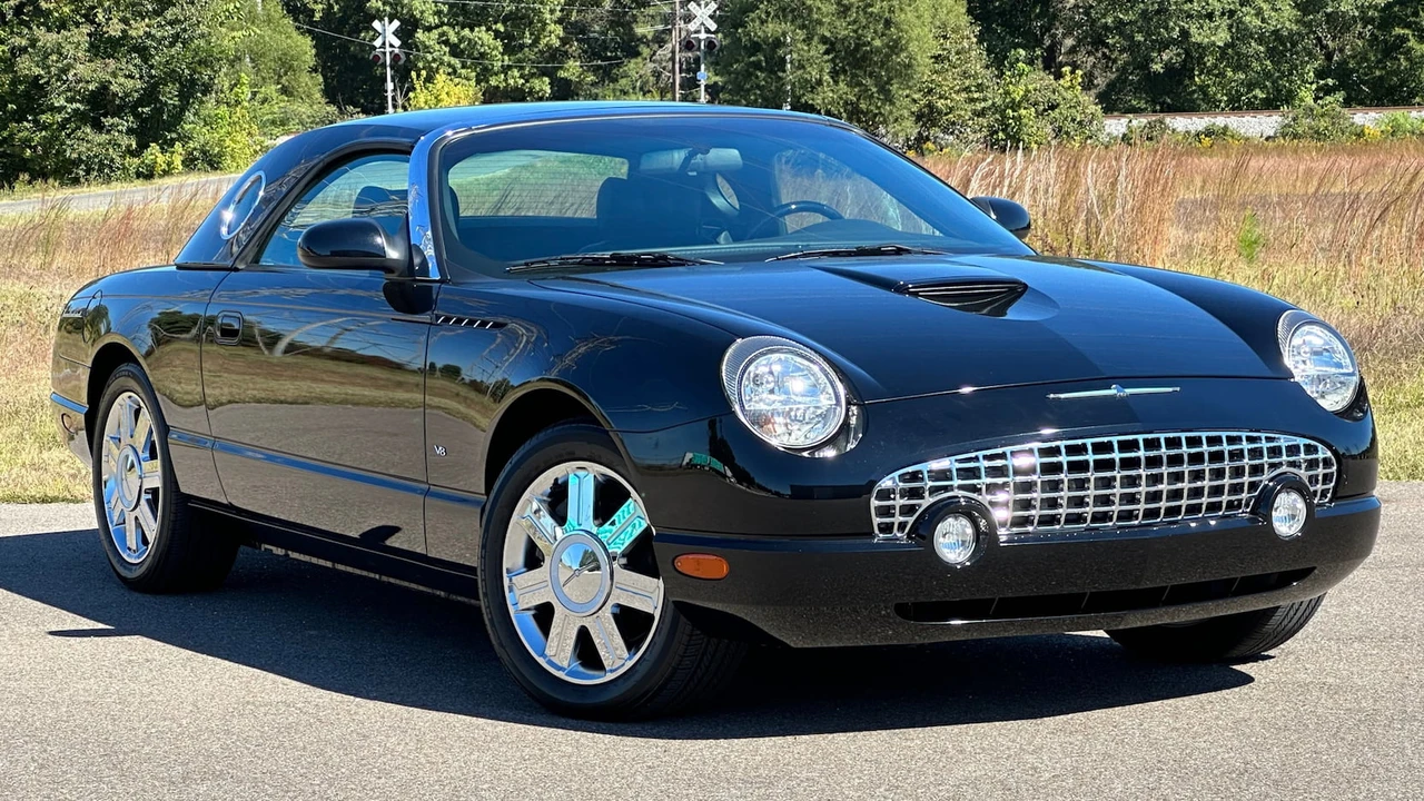 2004 Ford Thunderbird 11th Gen - Image 8 of 9