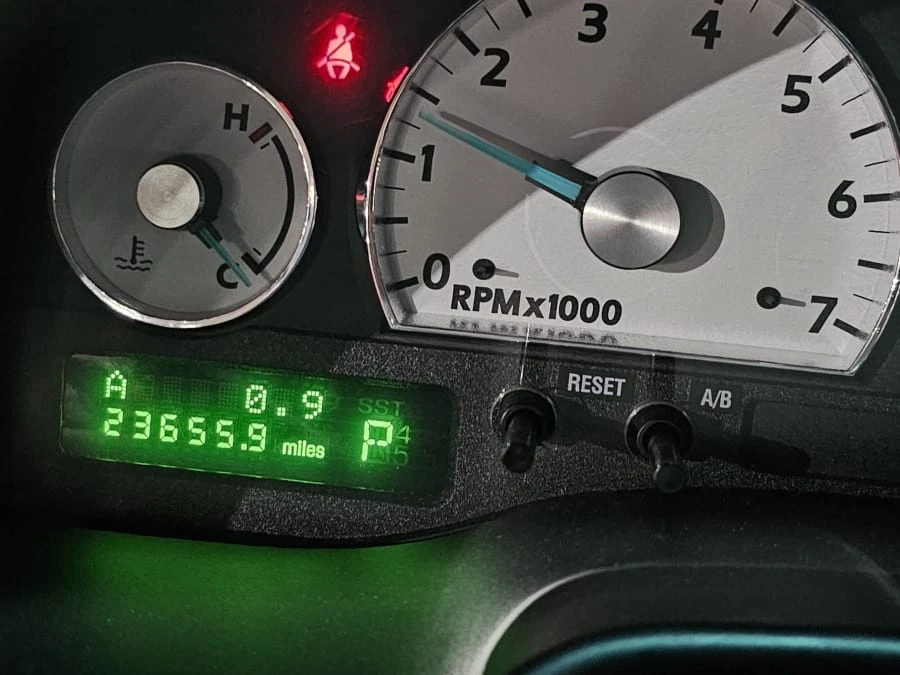 2004 Ford Thunderbird 11th Gen - Image 15 of 19