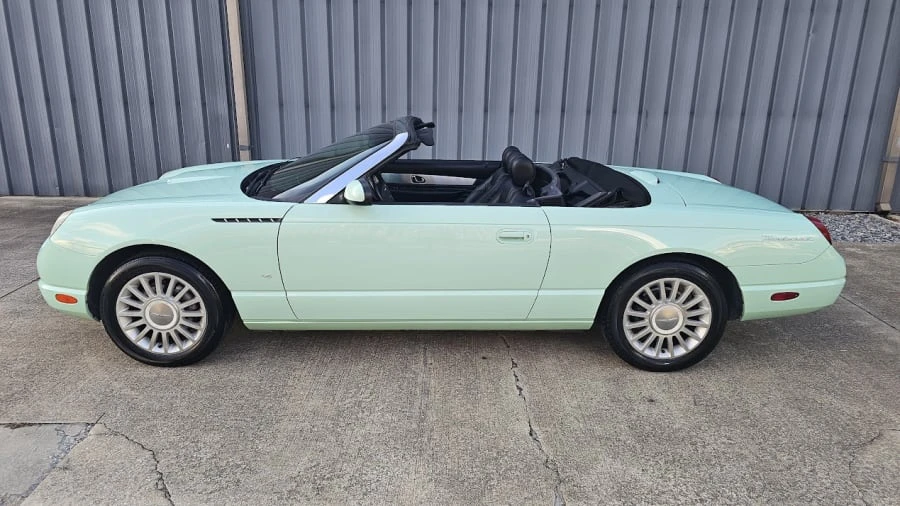 2004 Ford Thunderbird 11th Gen - Image 17 of 31