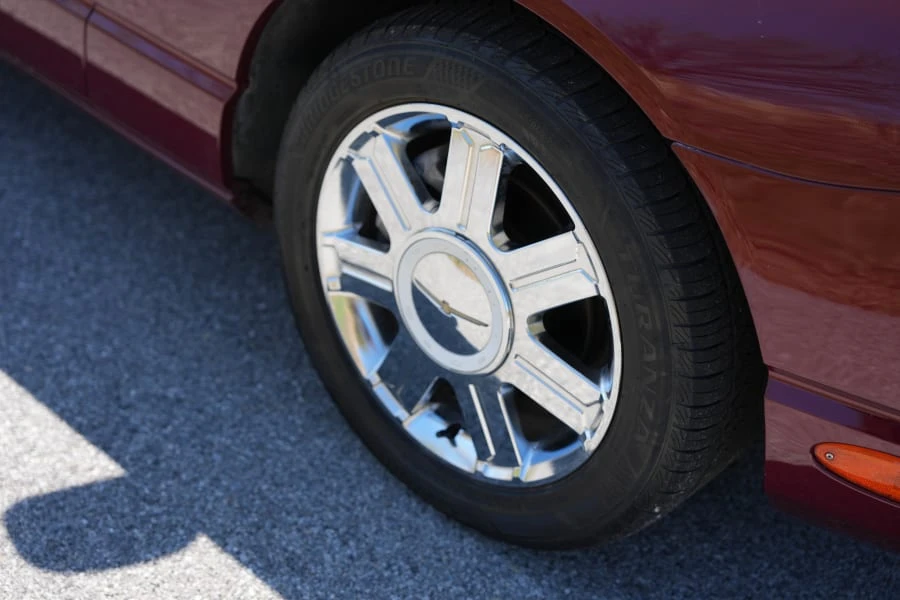 2004 Ford Thunderbird 11th Gen - Image 12 of 31