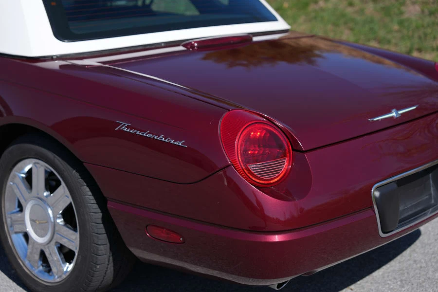 2004 Ford Thunderbird 11th Gen - Image 22 of 31