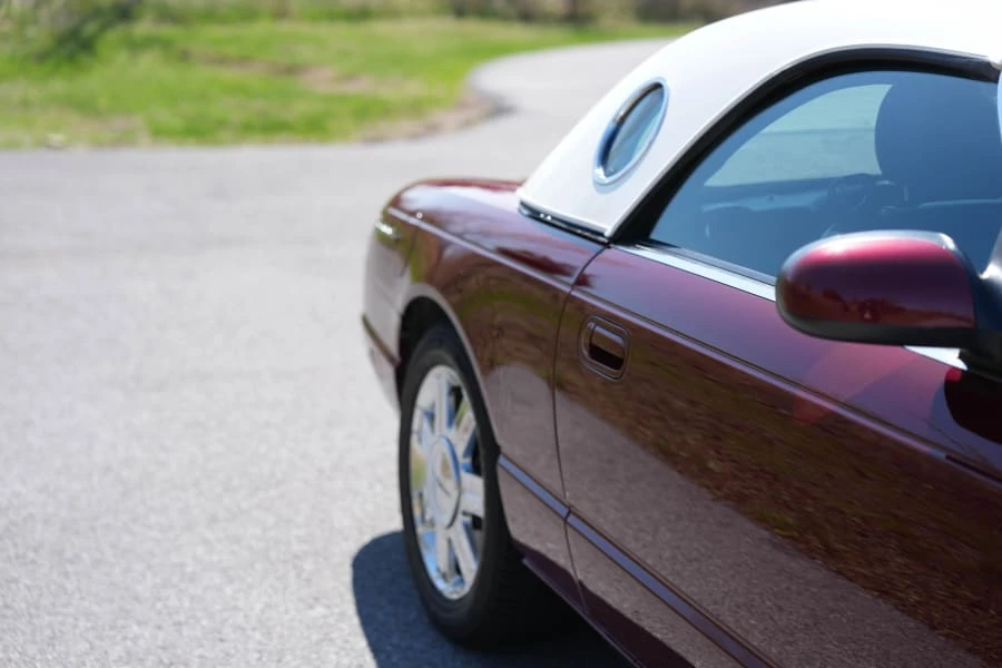 2004 Ford Thunderbird 11th Gen - Image 14 of 31