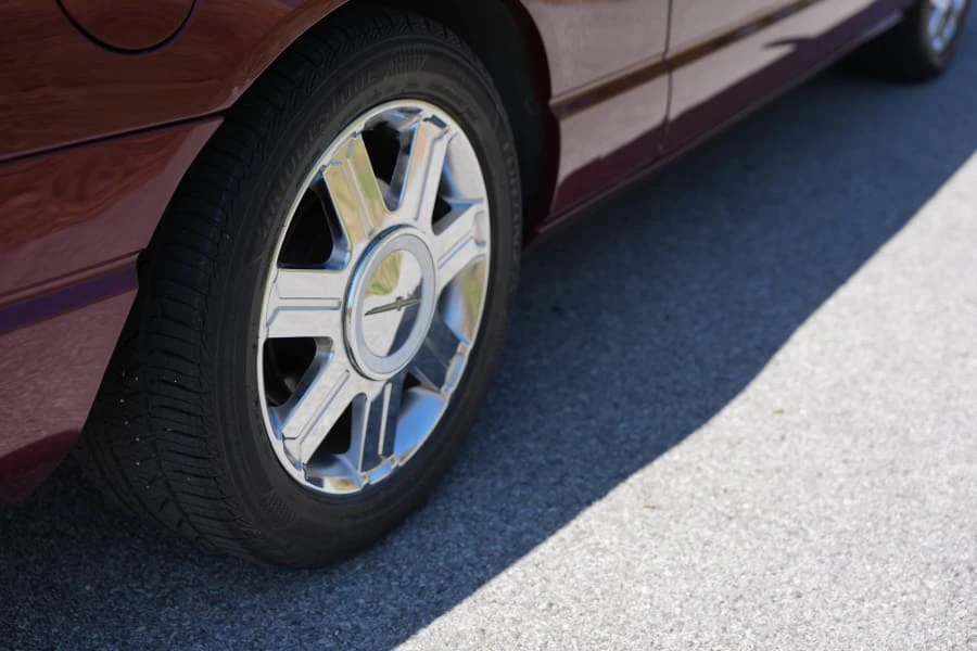 2004 Ford Thunderbird 11th Gen - Image 24 of 31