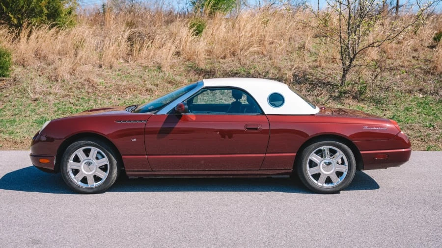 2004 Ford Thunderbird 11th Gen - Image 2 of 31