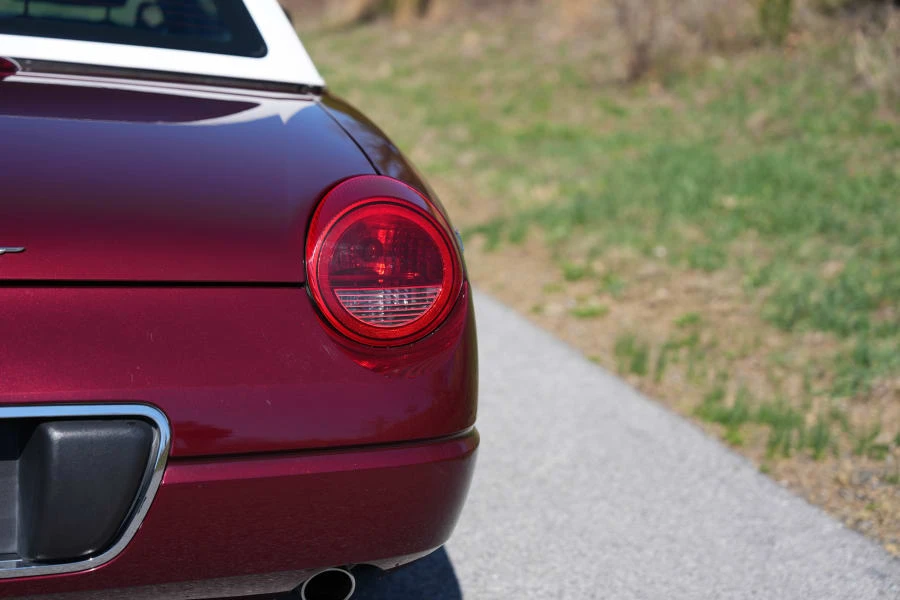 2004 Ford Thunderbird 11th Gen - Image 21 of 31