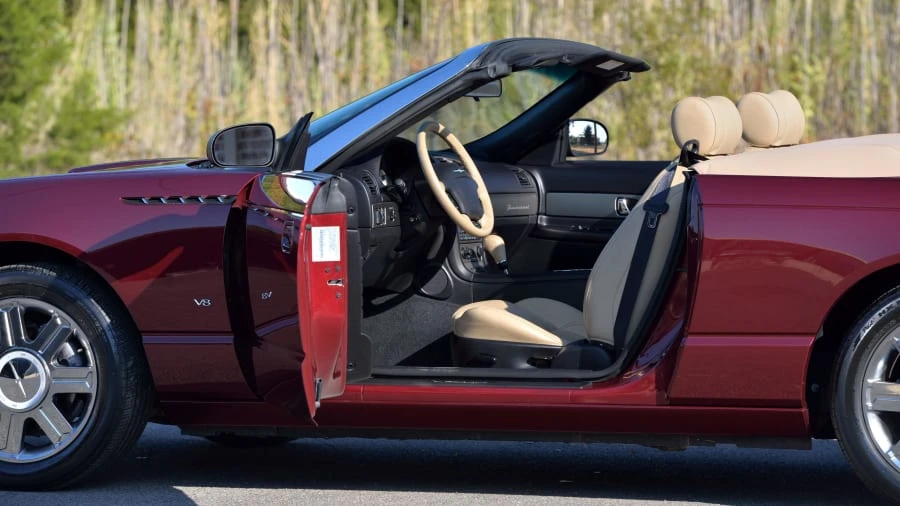 2004 Ford Thunderbird 11th Gen - Image 17 of 31