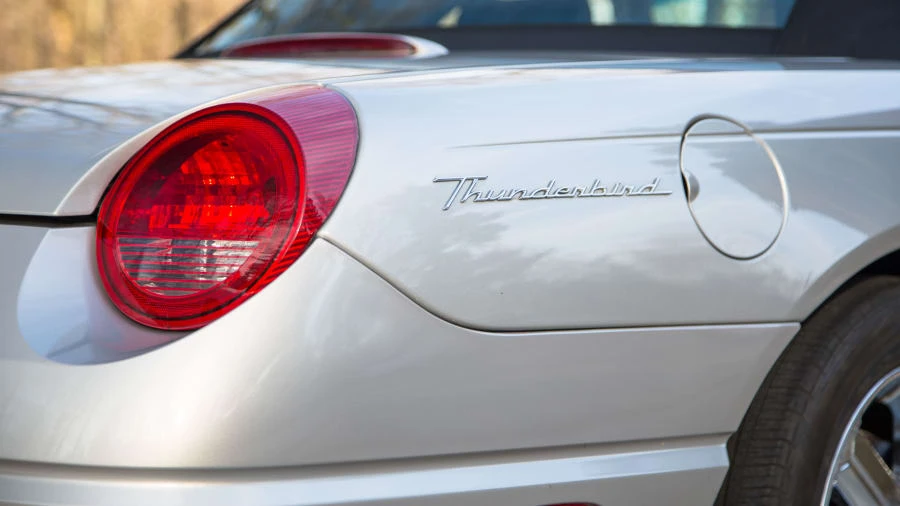 2004 Ford Thunderbird 11th Gen - Image 9 of 12