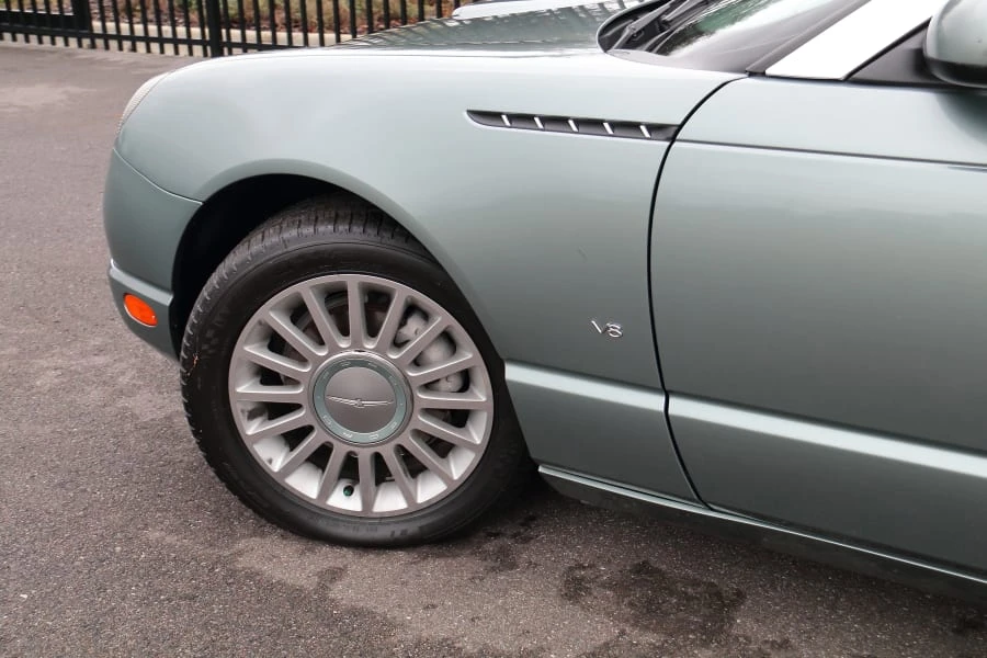 2004 Ford Thunderbird 11th Gen - Image 15 of 30