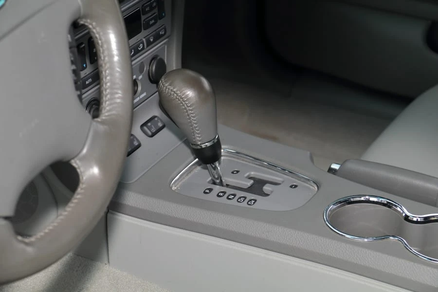 2004 Ford Thunderbird 11th Gen - Image 24 of 30