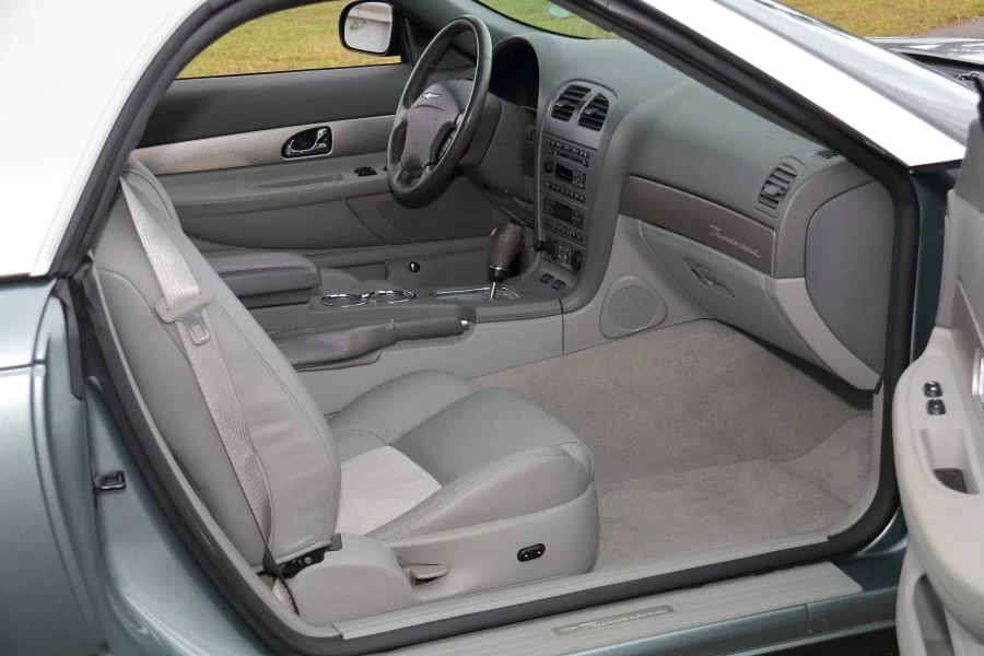 2004 Ford Thunderbird 11th Gen - Image 19 of 30
