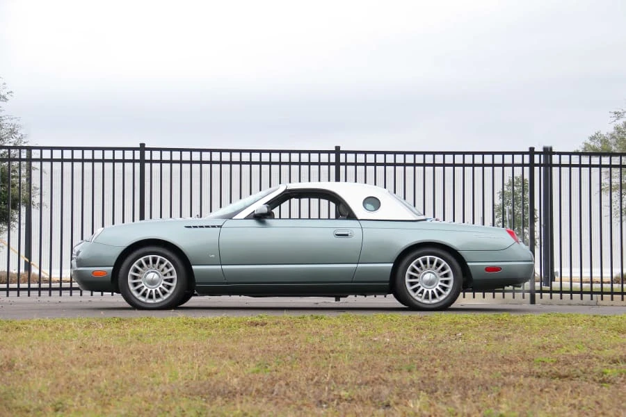 2004 Ford Thunderbird 11th Gen - Image 2 of 30
