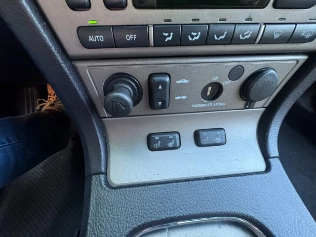 2004 Ford Thunderbird 11th Gen - Image 28 of 30