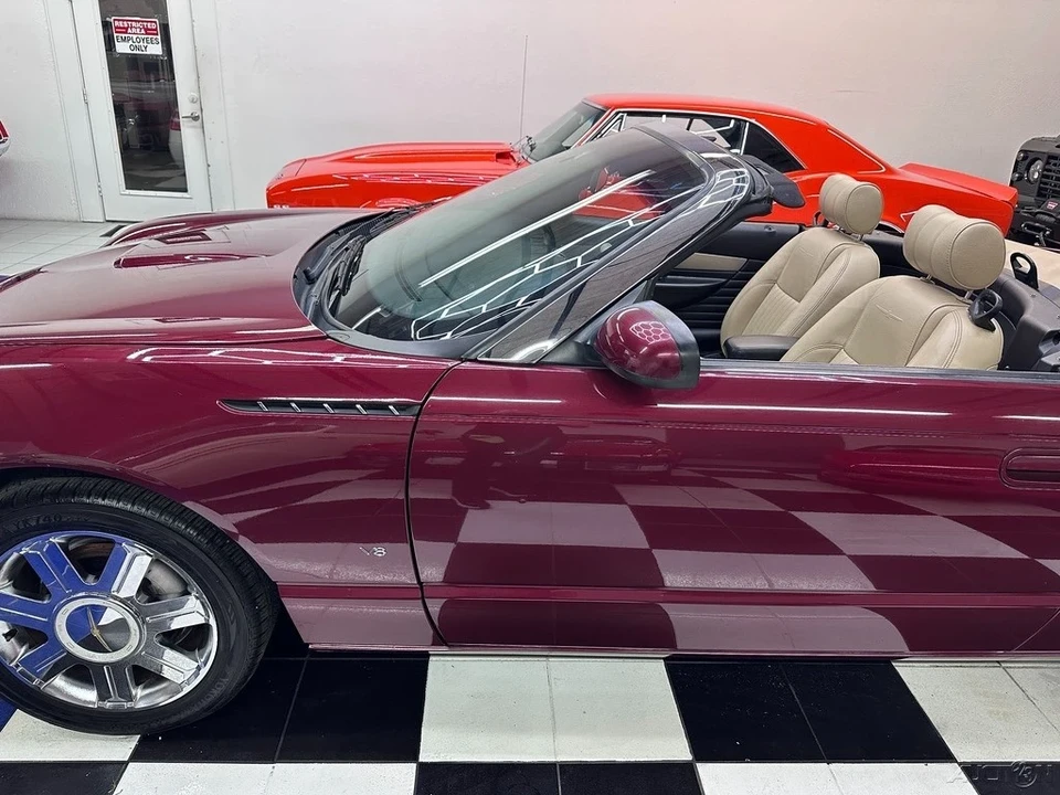 2004 Ford Thunderbird 11th Gen - Image 11 of 21