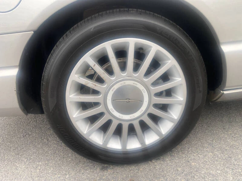 2004 Ford Thunderbird 11th Gen - Image 24 of 28