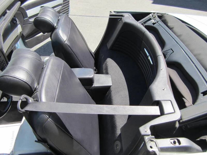 2004 Ford Thunderbird 11th Gen - Image 27 of 31