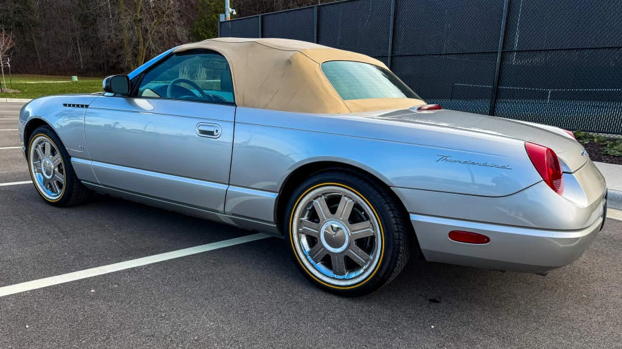 2004 Ford Thunderbird 11th Gen - Image 14 of 31