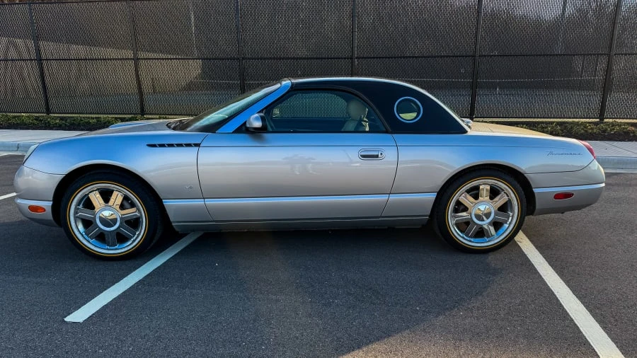 2004 Ford Thunderbird 11th Gen - Image 18 of 31
