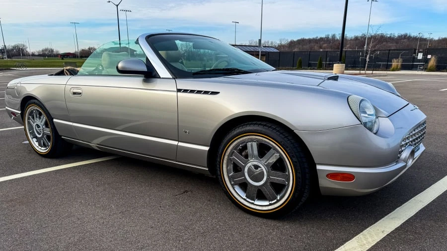 2004 Ford Thunderbird 11th Gen - Image 16 of 31