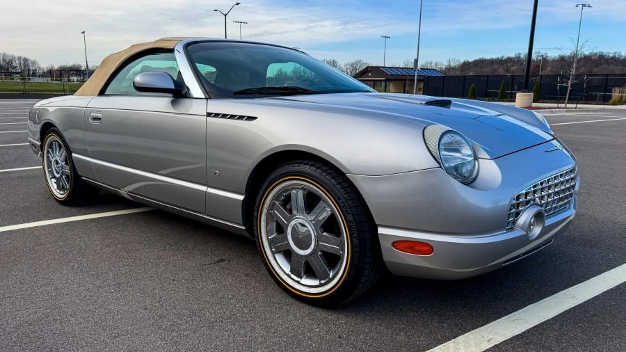 2004 Ford Thunderbird 11th Gen - Image 13 of 31