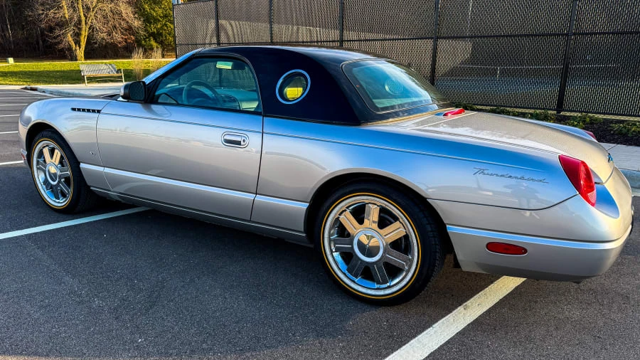 2004 Ford Thunderbird 11th Gen - Image 15 of 31