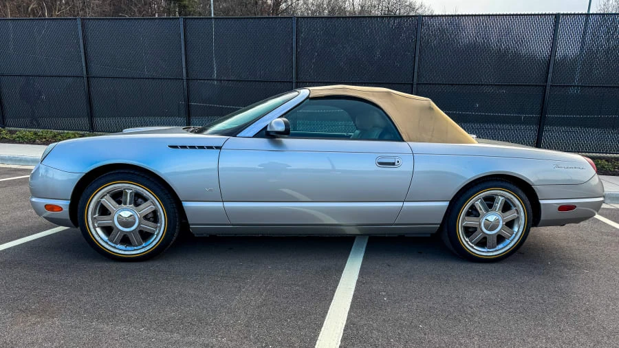2004 Ford Thunderbird 11th Gen - Image 2 of 31