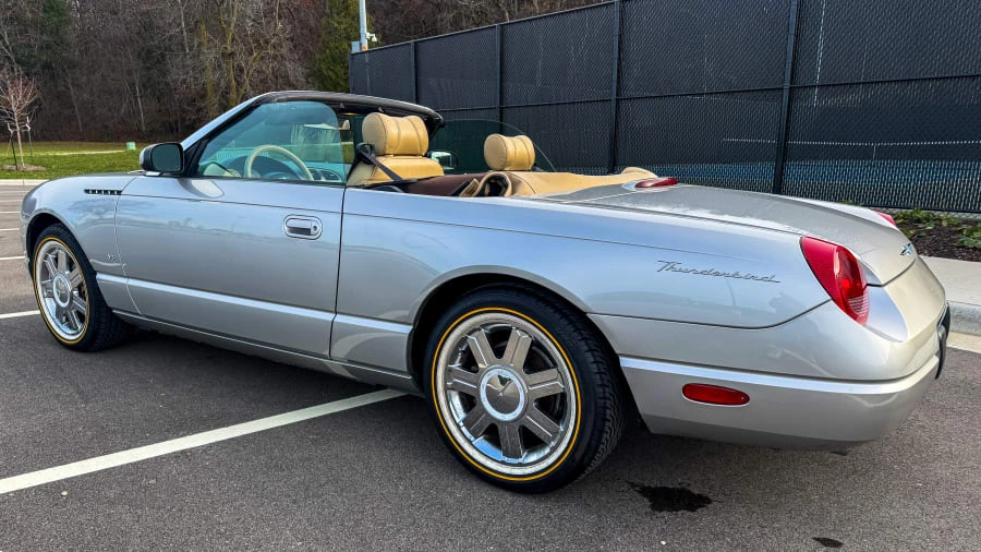2004 Ford Thunderbird 11th Gen - Image 17 of 31