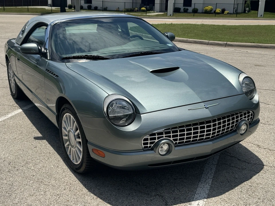 2004 Ford Thunderbird 11th Gen - Image 13 of 23