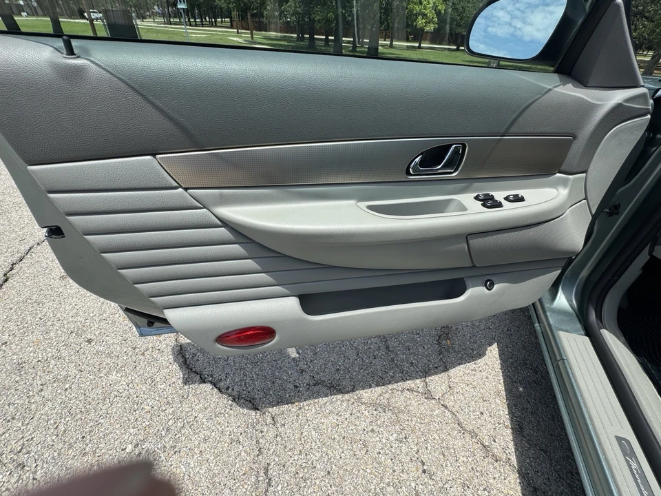 2004 Ford Thunderbird 11th Gen - Image 16 of 23