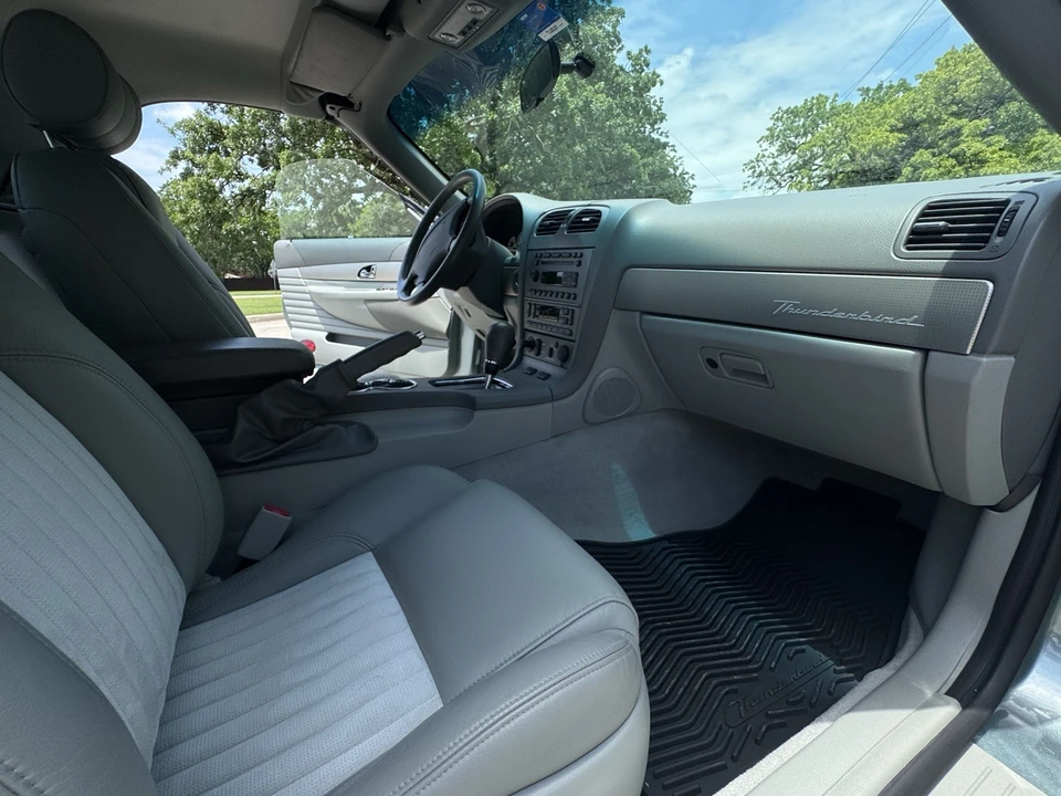 2004 Ford Thunderbird 11th Gen - Image 12 of 23