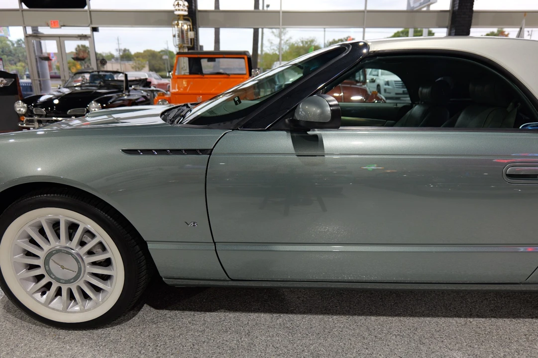 2004 Ford Thunderbird 11th Gen - Image 11 of 21