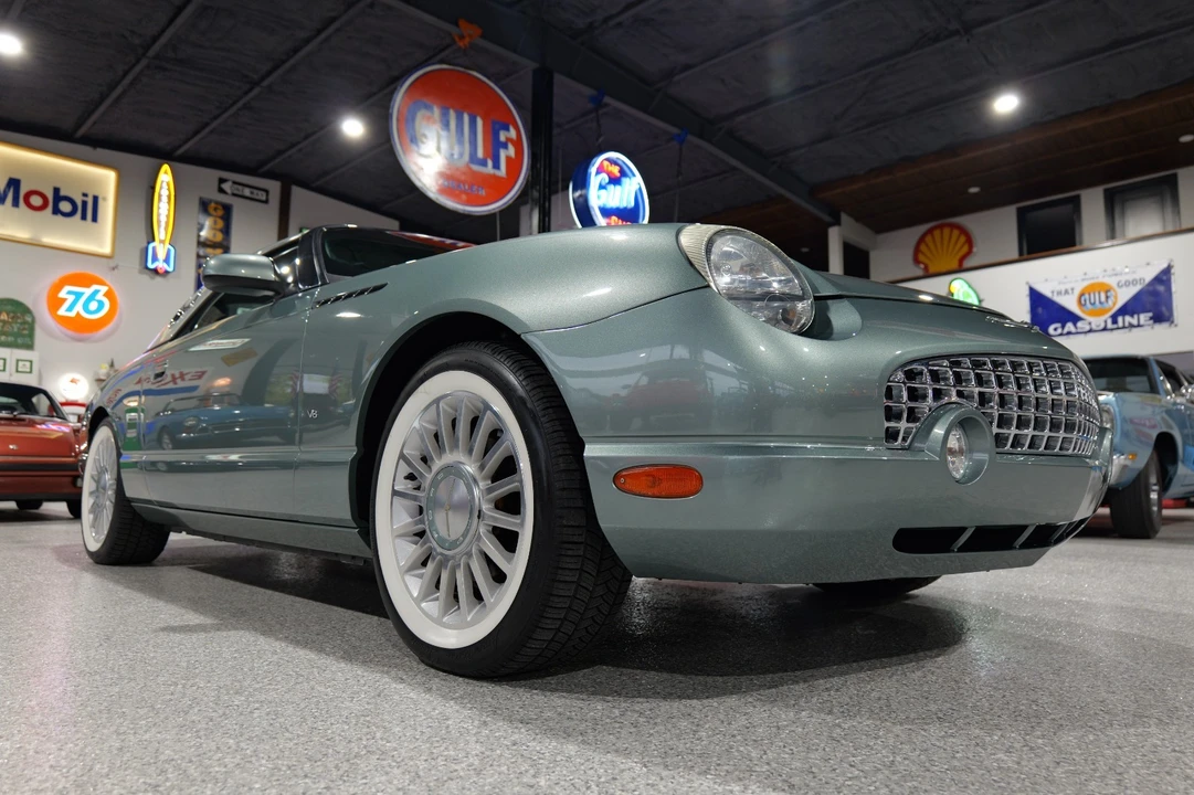 2004 Ford Thunderbird 11th Gen - Image 5 of 21