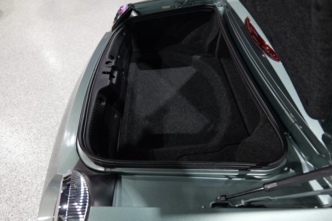 2004 Ford Thunderbird 11th Gen - Image 19 of 21