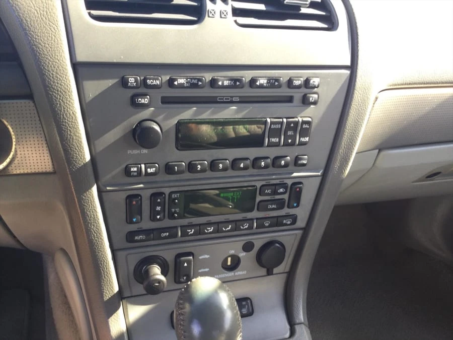2004 Ford Thunderbird 11th Gen - Image 9 of 17