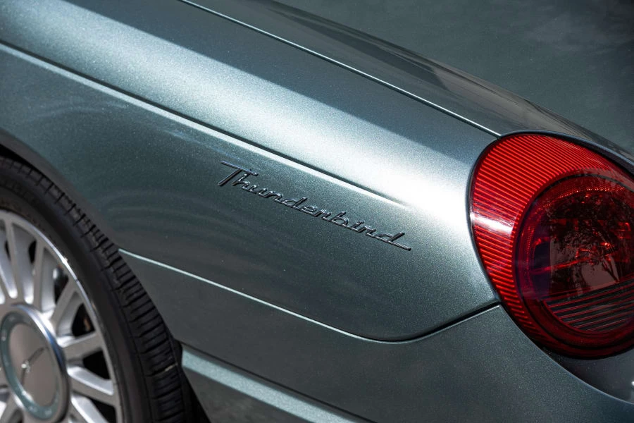 2004 Ford Thunderbird 11th Gen - Image 18 of 26