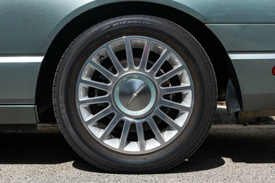 2004 Ford Thunderbird 11th Gen - Image 19 of 26