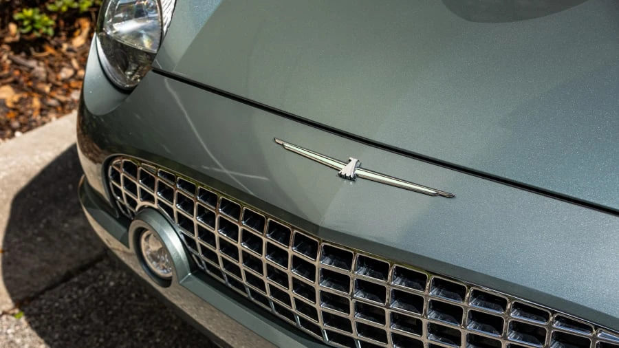 2004 Ford Thunderbird 11th Gen - Image 15 of 26