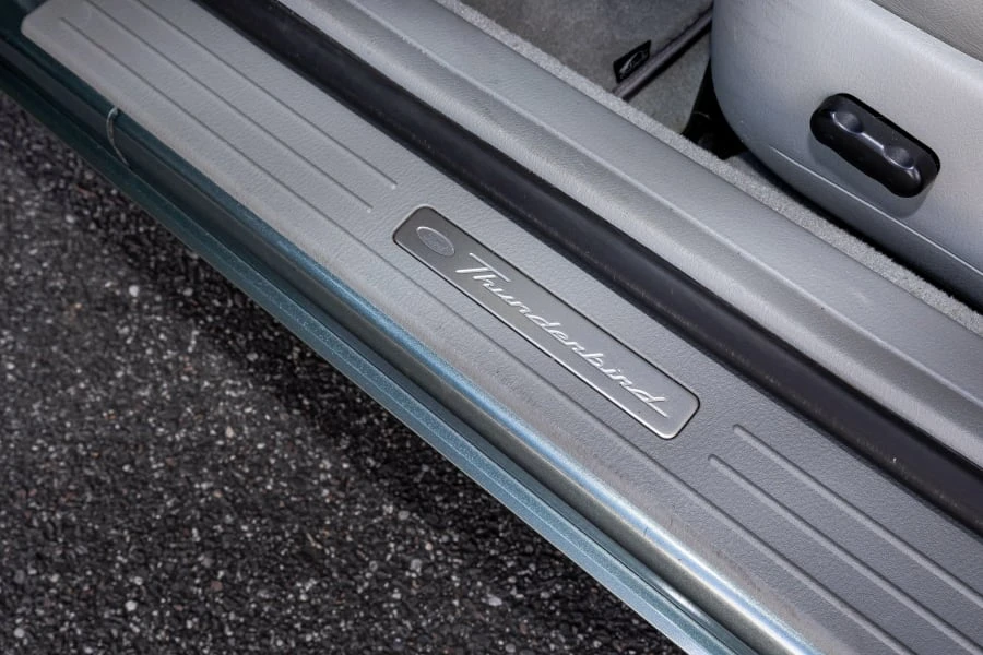 2004 Ford Thunderbird 11th Gen - Image 17 of 26