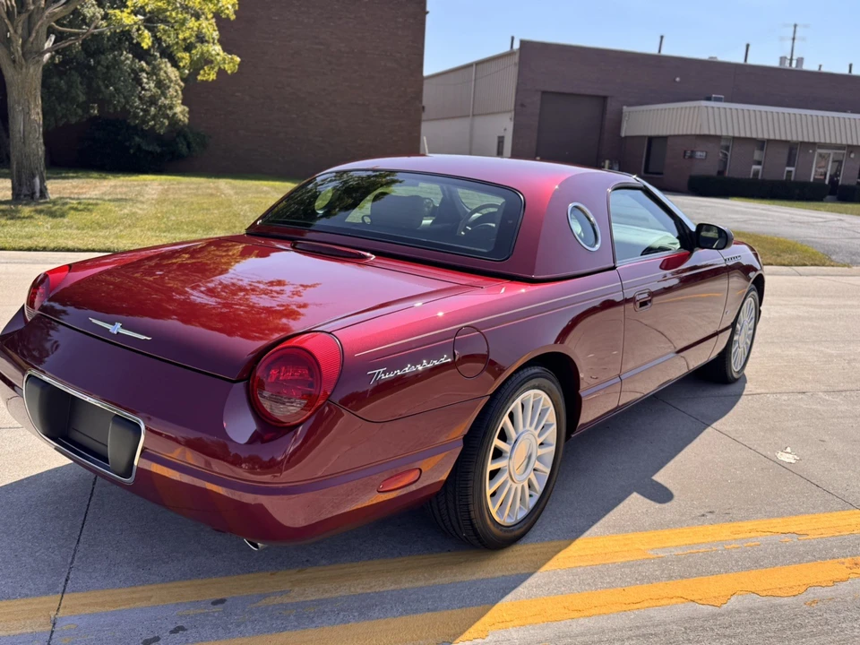 2004 Ford Thunderbird 11th Gen - Image 27 of 31