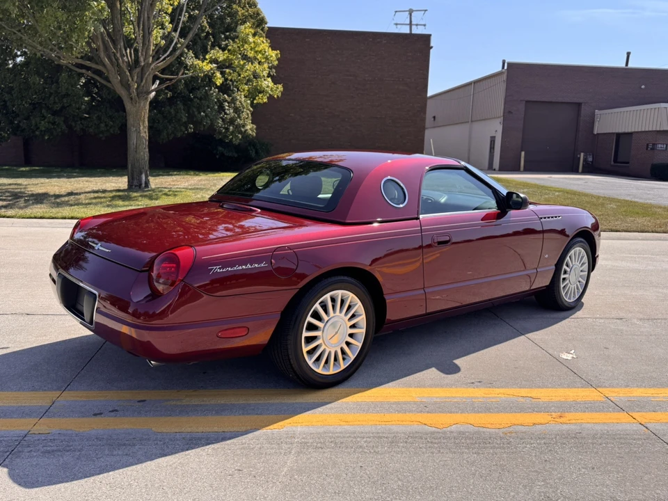 2004 Ford Thunderbird 11th Gen - Image 28 of 31