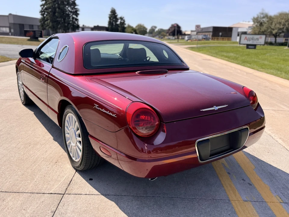 2004 Ford Thunderbird 11th Gen - Image 26 of 31